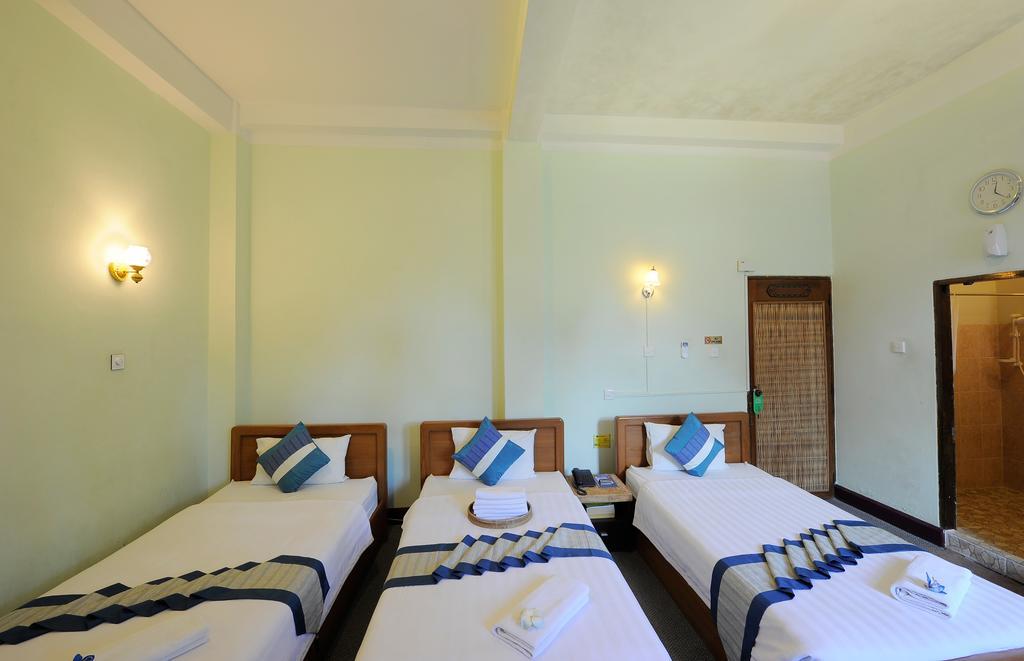 Cinderella Hotel Mawlamyine Room photo